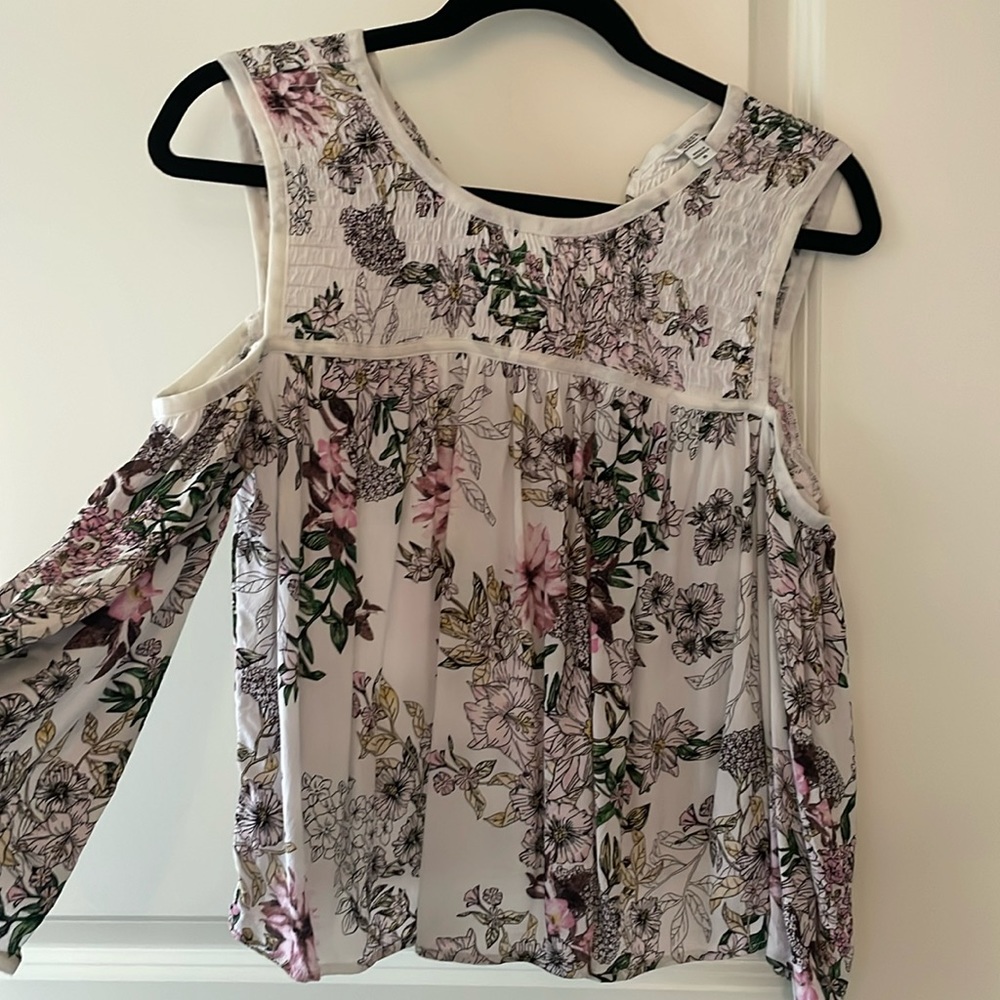 Guess floral cold shoulder blouse!